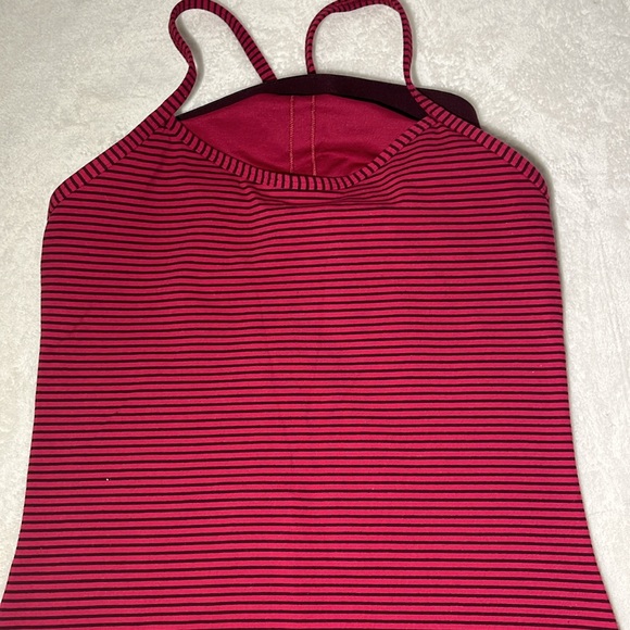 Lululemon Red & Black Striped Built-In Bra Tank Top - Athletic Yoga Wear - Picture 4 of 5